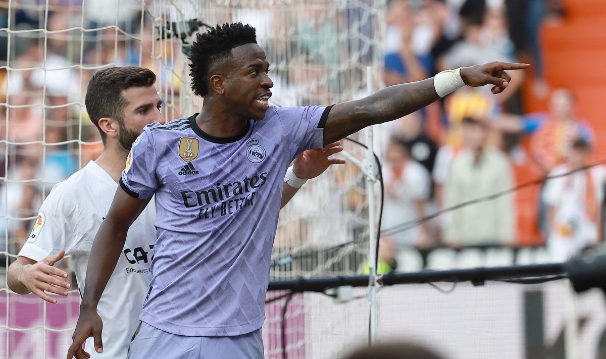 Vinicius Junior viitab teda rassistlikult solvanud Valencia fännile