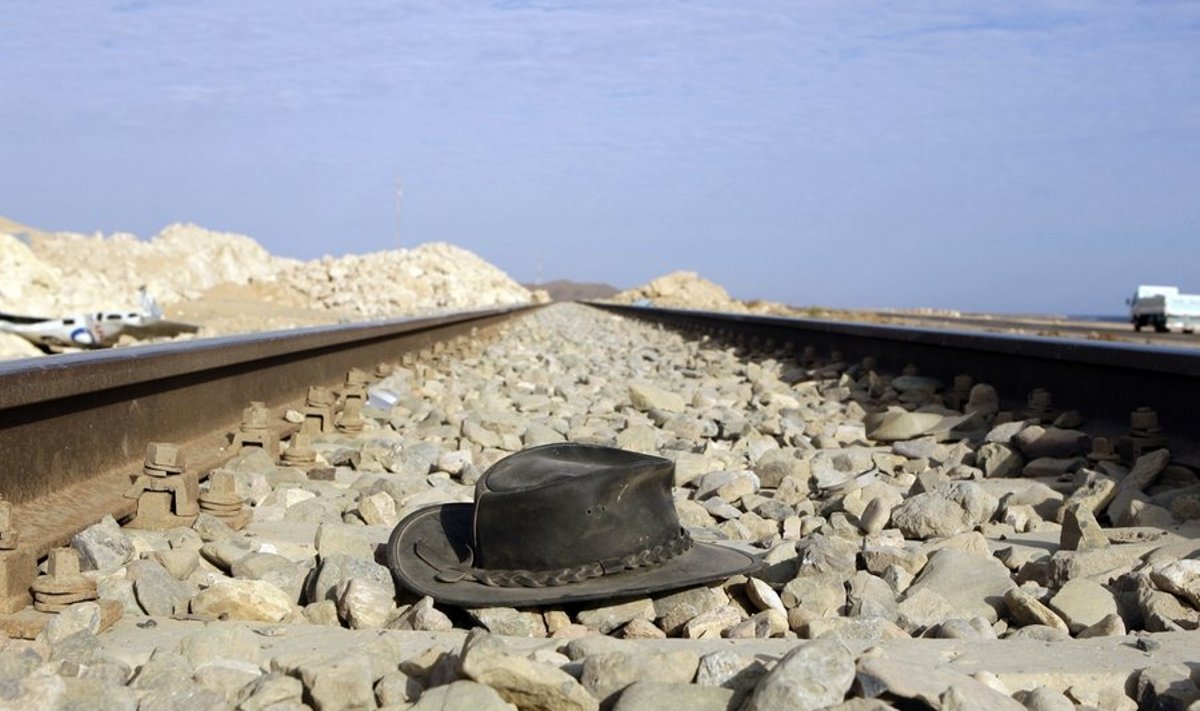 A hat belonging to a tourist lies on the spot of a traffic accident near Hurghada December 14, 2009. Three German tourists were killed on Sunday when their vehicle was in a collision with a freight train near the Egyptian Red Sea resort of Hurghada, a security source and a witness said.        REUTERS/Tarek Mostafa  (EGYPT - Tags: DISASTER TRAVEL)
