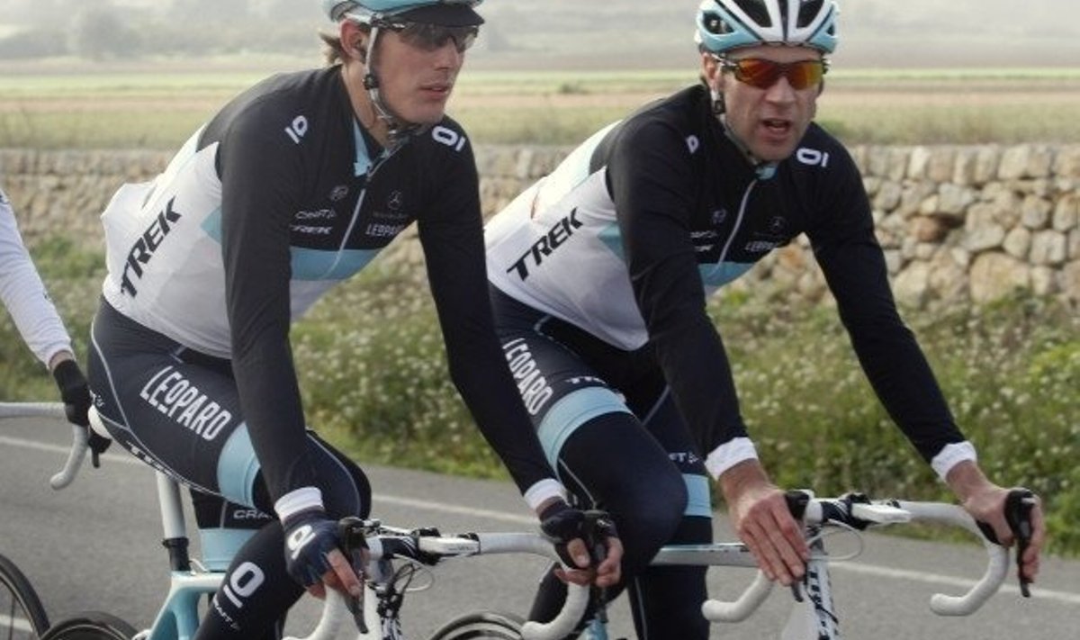 Jens Voigt (paremal) ja Andy Schleck, jalgratas