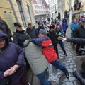ФОТО и ВИДЕО DELFI: В Таллинне перед Посольством России прошел пикет националистического объединения партии IRL