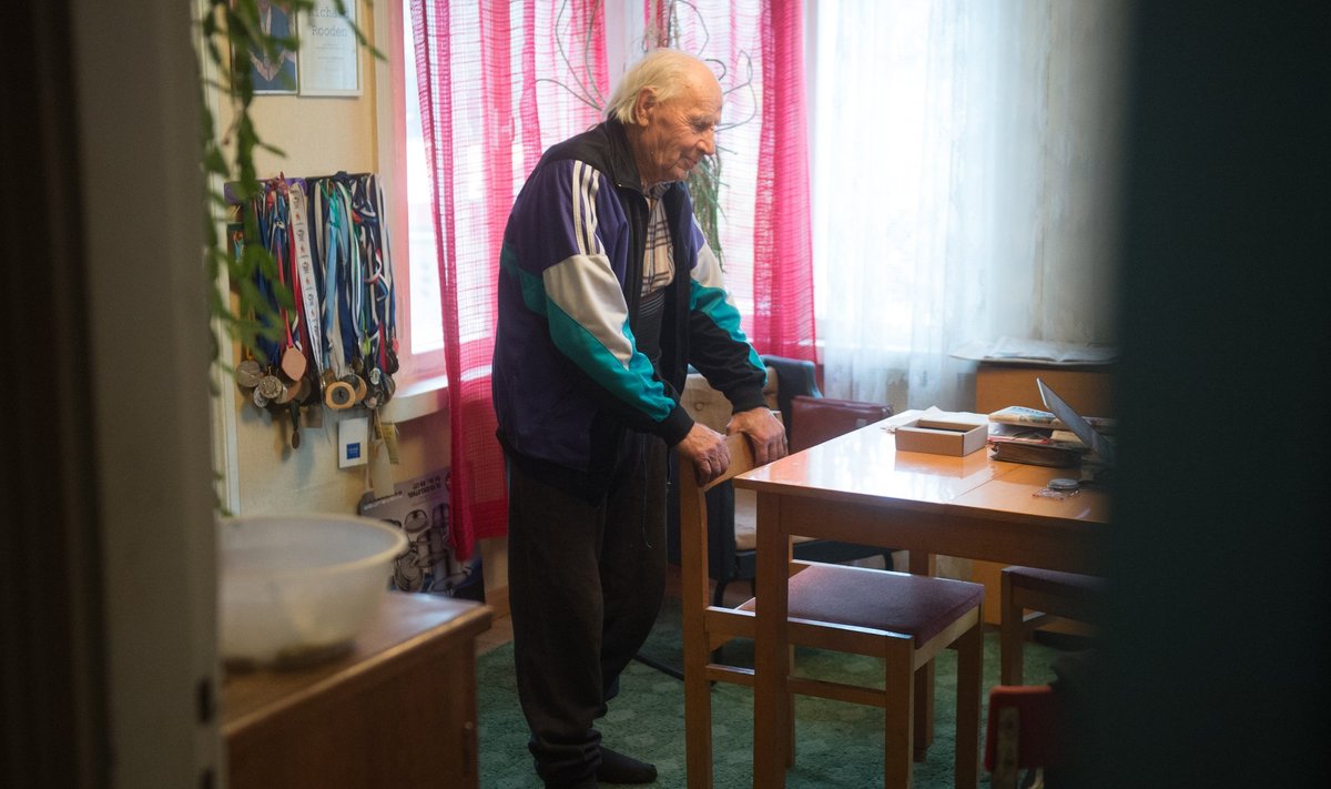91-aastane Richard Rooden mäletab, kuidas juudilaagri naised teid parandasid ja leiba anusid.