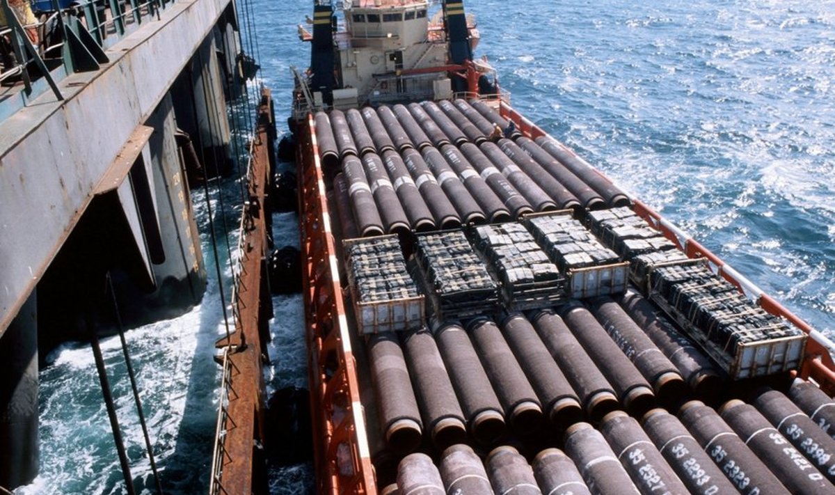A barge holds sections of pipes to be used in an undersea pipeline in this April 9, 2009 handout photo. A plan by Russian-German consortium Nord Stream to build a gas pipeline under the Baltic Sea cleared one of its final hurdles on Thursday as Sweden signed off on construction across Swedish waters. Picture taken April 9, 2009. REUTERS/Klaus von Mandelsloh/Nord Stream/Handout (SWEDEN ENERGY BUSINESS) NO SALES. NO ARCHIVES. FOR EDITORIAL USE ONLY. NOT FOR SALE FOR MARKETING OR ADVERTISING CAMPAIGNS. NO COMMERCIAL USE