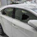 ФОТО | Неизвестные разбили окна автомобиля главного редактора RusDelfi 