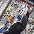 Магазин электроники опубликовал в соцсетях видео, как клиент пытается украсть товар. Инспекция по защите данных: так нельзя делать!