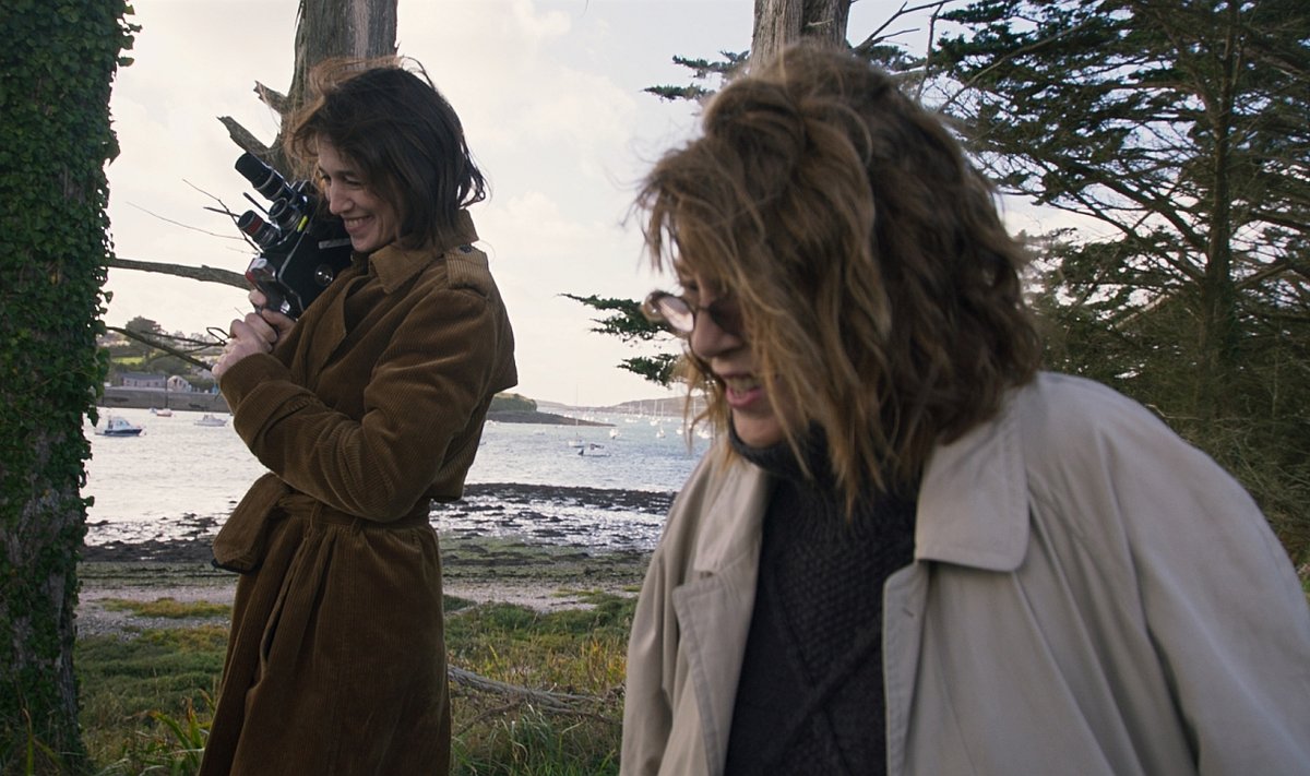 EMA JA TÜTAR: Charlotte Gainsbourg (vasakul) püüab dokumentaal­filmi tegemise kaudu oma ema Jane Birkinit paremini tundma õppida.