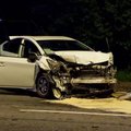 ВИДЕО И ФОТО | Ночью в Ласнамяэ столкнулись два автомобиля. Женщина-водитель была пьяна, в отделении полиции ей стало плохо