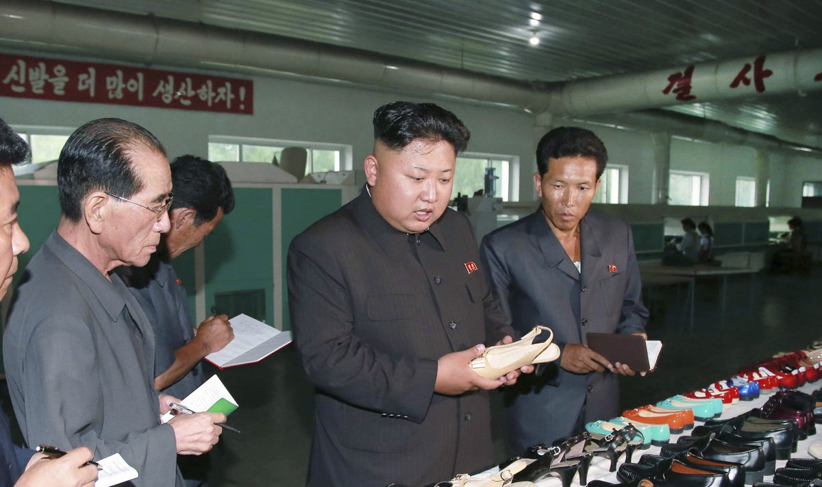 Kim Jong Un jalatsivabrikus