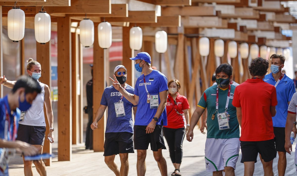 Petros Kyprianou (vasakul) Tokyo olümpiakülas koos Johannes Ermiga.