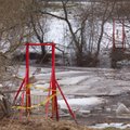 VIDEO ja FOTOD: Navesti ja Sauga jõgi kangutavad jääkaant ja ähvardavad üleujutusega