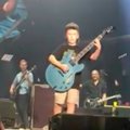 VIDEO | Uskumatu! Rokkbänd Foo Fighters kutsus lavale 10-aastase fänni, kelle elu unistus täitus