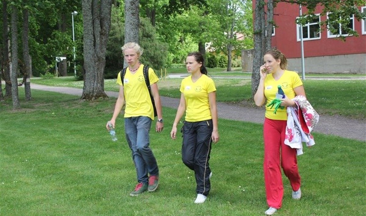 Esikolmik individuaalarvestuses ja parim meeskond: paremalt alates Karin Järs (I), Elise Kruusvee (III) ja Rene Varik (II). Foto: Valdur Truija