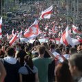 FOTOD | Minskis tuli tänavatele ligi 100 000 inimest, 400 meeleavaldajat peeti kinni