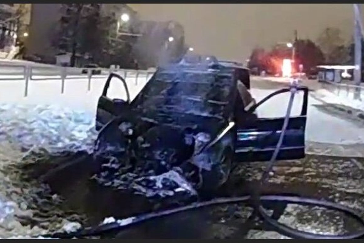 ВИДЕО | „Хочу умереть со своим BMW!“ Пьяный юноша попал в аварию на маминой  машине, машина сгорела - Delfi RUS