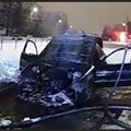 ВИДЕО | „Хочу умереть со своим BMW!“ Пьяный юноша попал в аварию на маминой машине, машина сгорела
