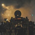 OTSEPILT: Fergusonis muutus rassirahutus taas vägivaldseks; politsei üritab mässu maha suruda; kuulda on tulistamist