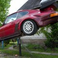 FOTO: Rakveres ilutseb aiateibasse aetud Porsche!