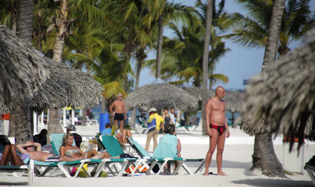 Turistid Dominikaani kuurordis puhkamas. 