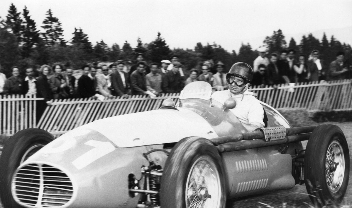 Juan Manuel Fangio Maserati vormeli roolis.