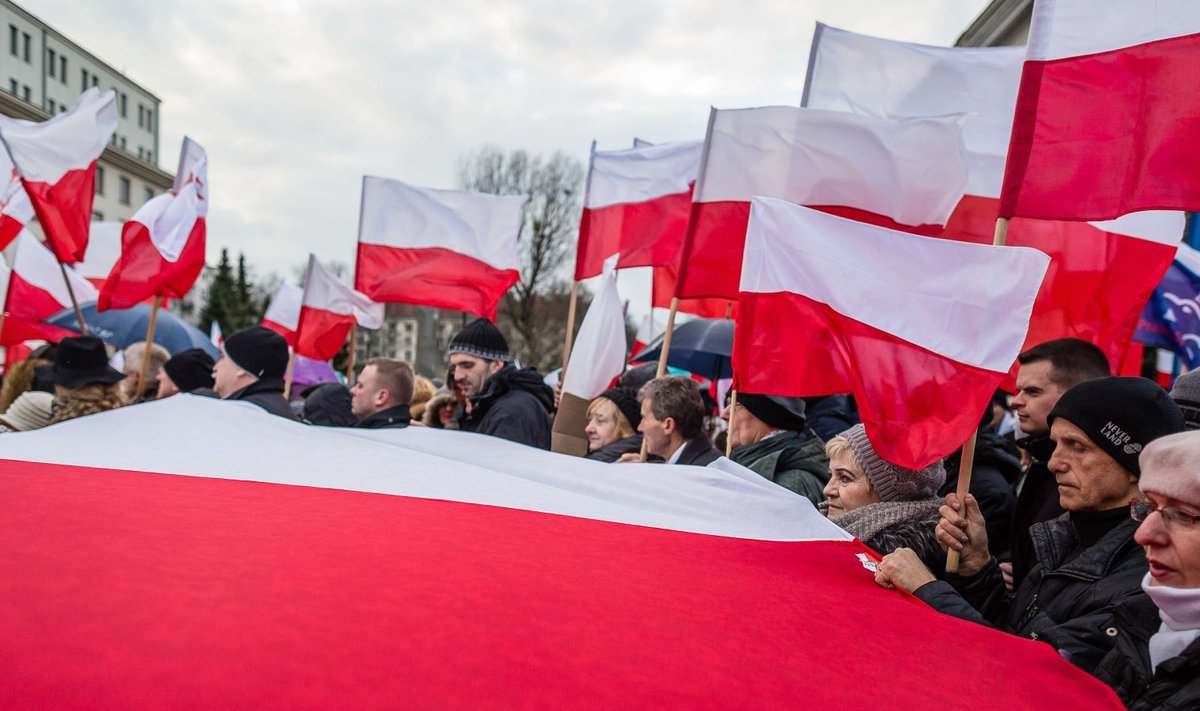Poola lipud