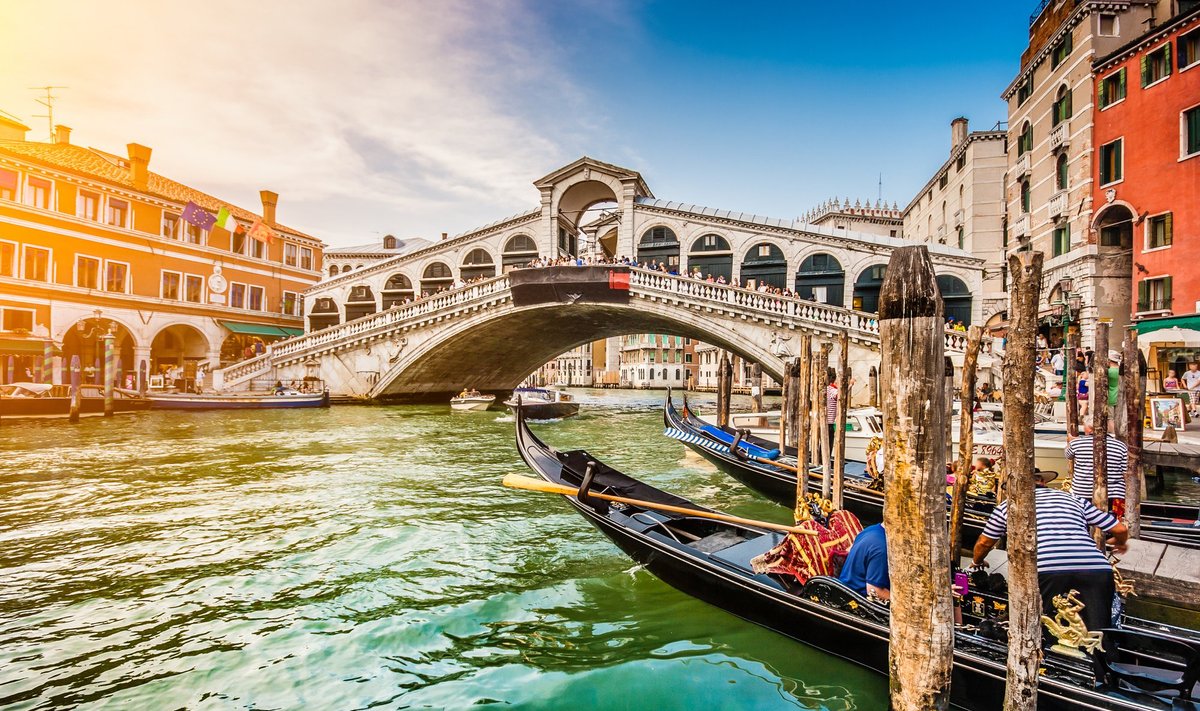 Veneetsias hakkab aprillist kehtima turistidele sissepääsutasu.