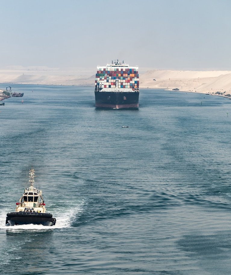 Kaubalaev on jõudnud Suessi kanalisse, kuid praegu on probleem selles, mis toimub enne seda.