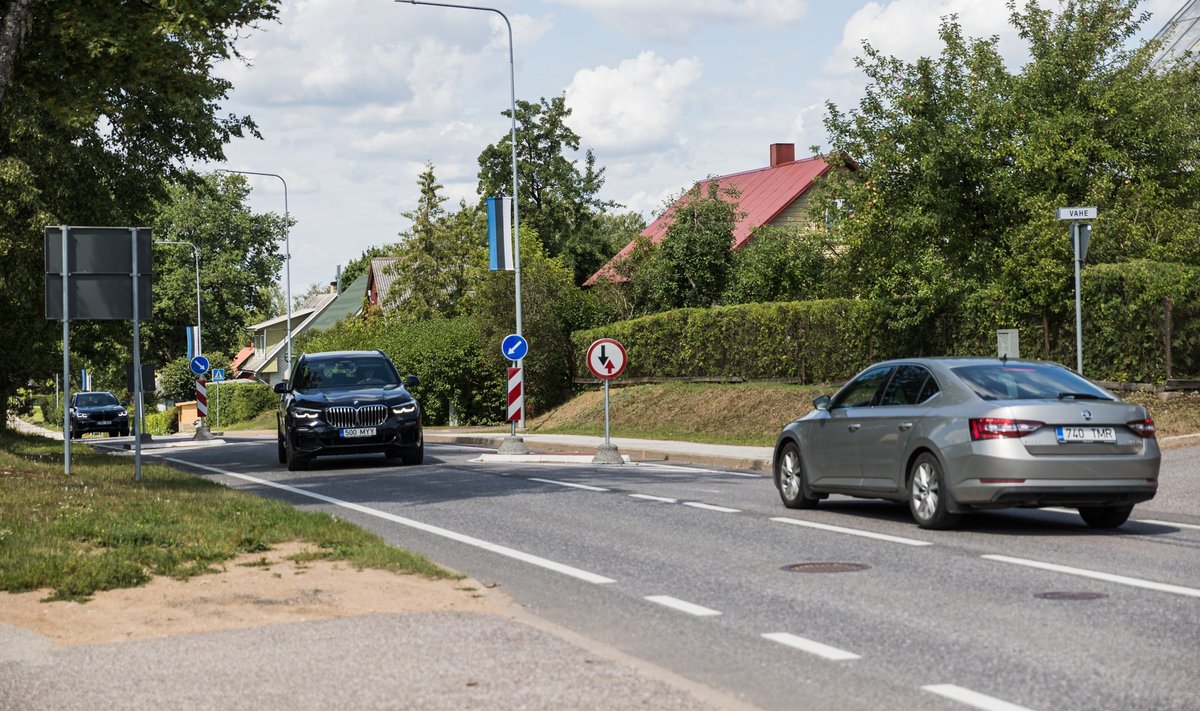 Sõidukijuhtide kogemus ja piirkonnapoliseiniku arvamus transpordiameti eksperimendist Otepääl langeb kokku - see halb ja ohtlik lahendus.