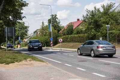 Sõidukijuhtide kogemus ja piirkonnapoliseiniku arvamus transpordiameti eksperimendist Otepääl langeb kokku - see halb ja ohtlik lahendus.