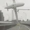 VIDEOD ja FOTOD: Reisilennuk riivas Taiwanis silda ja kukkus jõkke