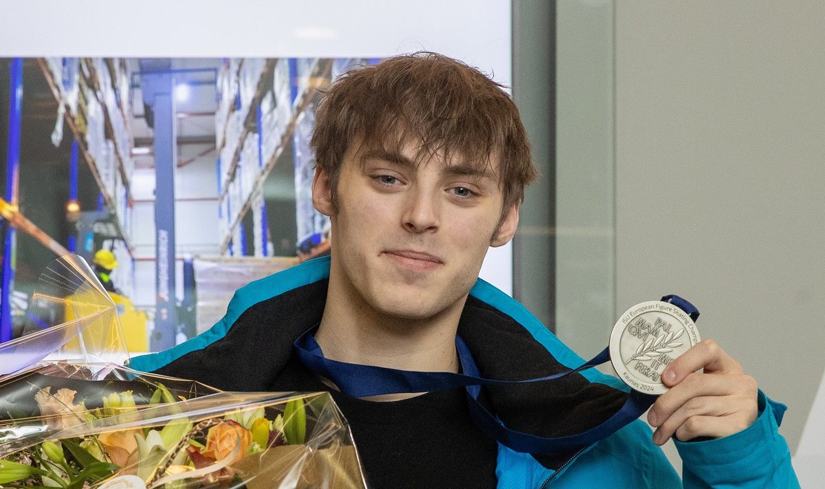 Встреча серебряного медалиста ЧЕ Александра Селевко в аэропорту