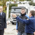 FOTOD: Peaminister Ansip tutvus olukorraga Narva piiripunktis