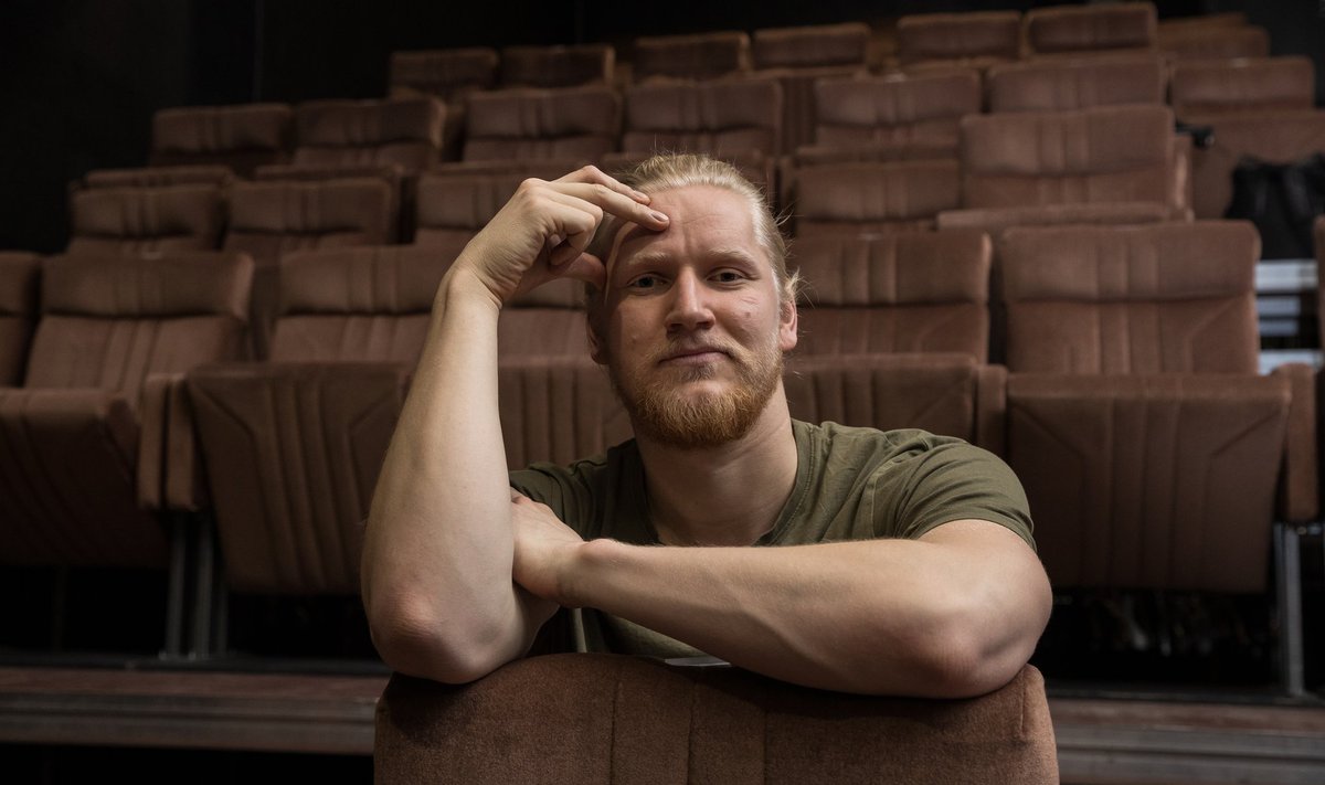 Kui sa pole midagi valesti teinud, siis ära palu vabandust, ütleb Tartu Uue Teatri näitleja Martin Kork. Uus lavastus „Vaba(n)dus“ kõneleb, nagu pealkirigi ütleb, vabadusest. Nii füüsilisest kui ka vaimsest.