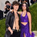 VIDEO | Tagasi koos? Shawn Mendes ja Camila Cabello  lustisid muusikafestivalil ja jagasid kirglikku suudlust