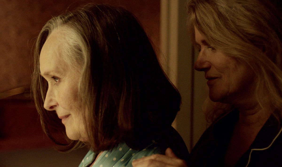 NAISTE ARMASTUS: Kõikide teiste arvates on pensionärid Madeleine (Martine Chevallier) ja Nina (Barbara Sukowa) lihtsalt head naabrid, tegelikult aga on nende kahe salajane armastuslugu kestnud juba aastakümneid.