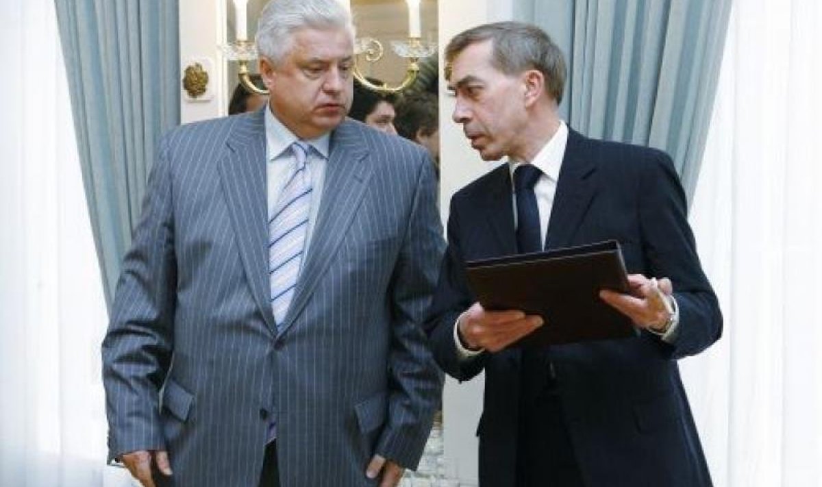Nikolai Kovaljov (vasakul) ja Vene suursaadik Eestis Nikolai Uspenski 2007. aasta aprillikriisi ajal Tallinnas.
