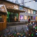 Kaunid omatehtud vaateaknad tõid jõulu teisel pühal pisikesse Kesk-Eesti asulasse rekordarvu külastajaid
