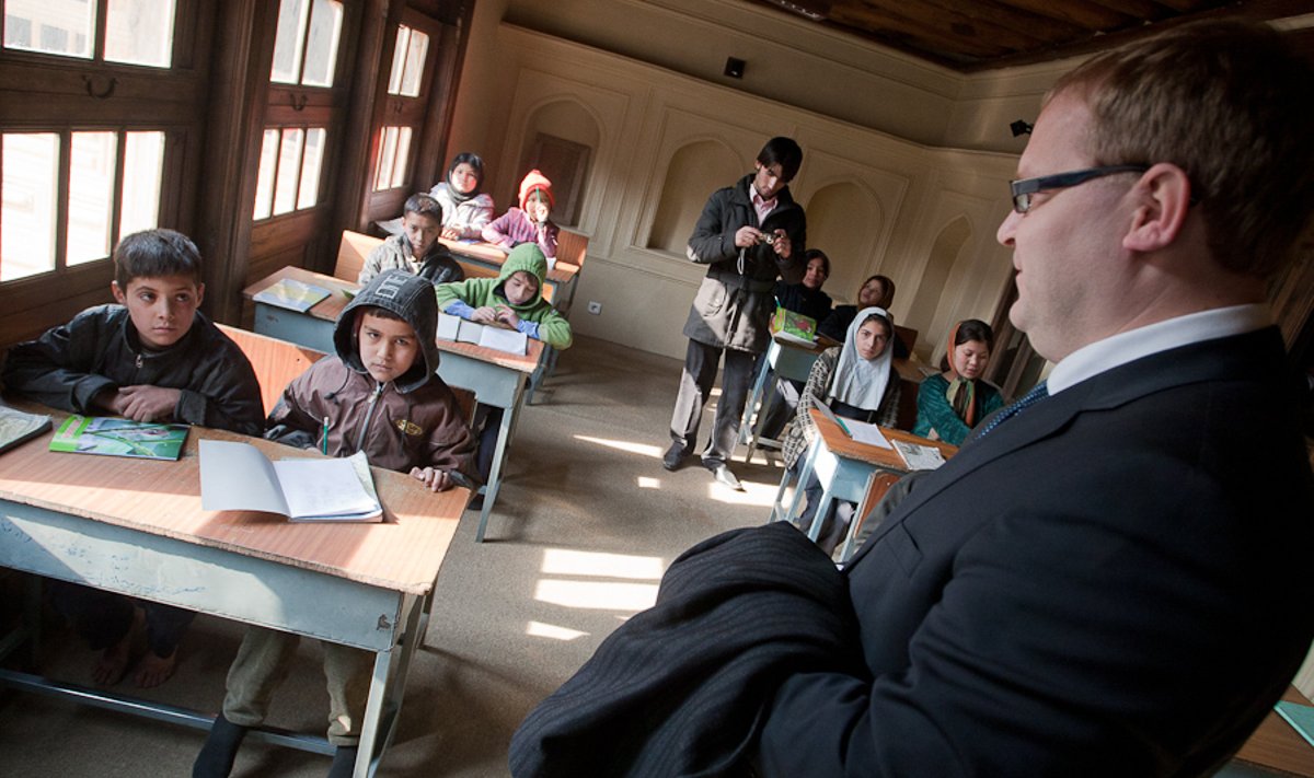 Urmas Paet 2011. aastal Kabuli koolis 