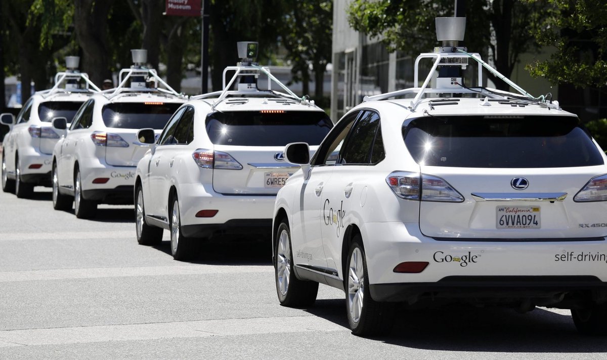 Google'i isejuhtivad Lexuse maasturid Californias. (Foto: AP)