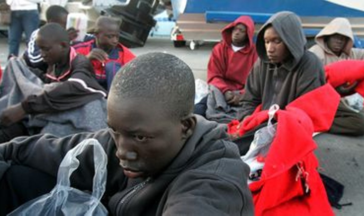 Loode-Aafrikast Euroopasse ebaseaduslikult tunginud neegerimmigrandid on Kanaari saartel vahistatud