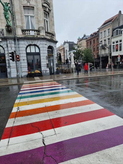 Teel Antwerpeni Liibanoni restorani, kuhu viis vikerkaarevärviline sebra #pride