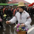 JUKU-KALLE RAID VALGEVENES: Uudised näitavad Lukašenkat põllul, tehases, ülikoolis ja külapoes