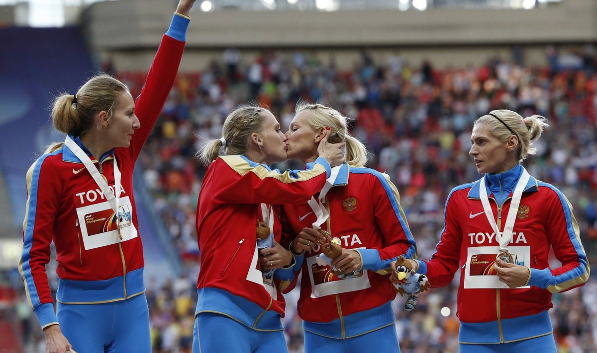 Gold medallists team Russia celebrate at the women's 4x400 metres relay victory ceremony during the IAAF World Athletics Championships at the Luzhniki stadium in Moscow