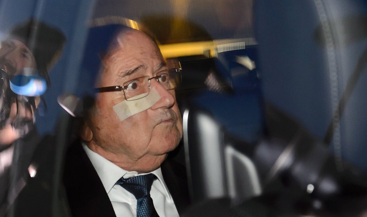 Sepp Blatter saabub FIFA kontorisse ülekuulamisele.