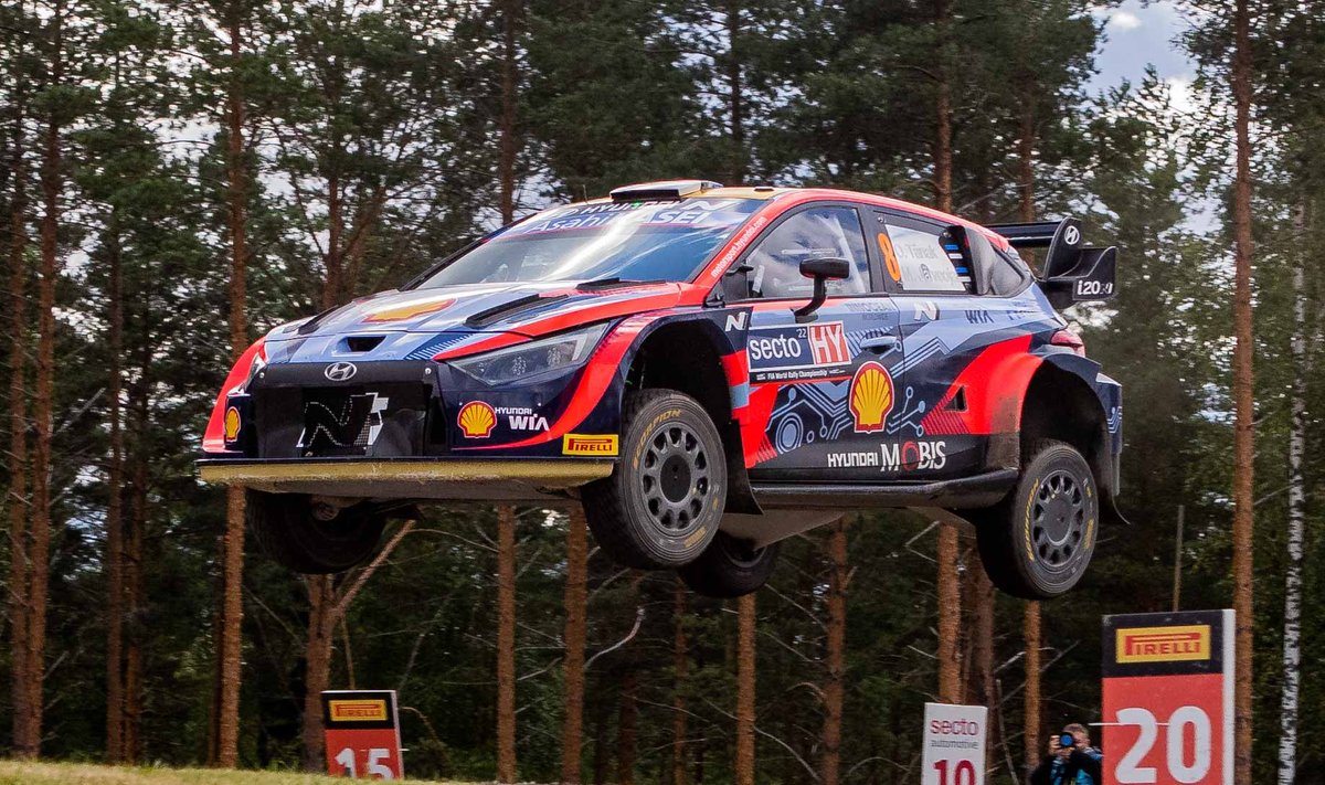 Masin, millega Ott Tänak Soomes võidutses, põles Jaapanis tehniliste probleemide tõttu maani maha.