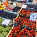 ФОТО | "1€ за килограмм винограда?!“ Цены на рынке в Риге поражают эстонского покупателя