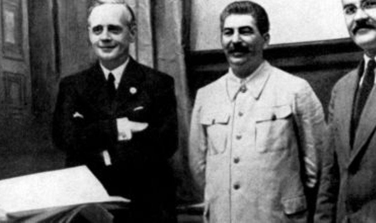 Molotov-Ribbentropi pakti allkirjastamine 