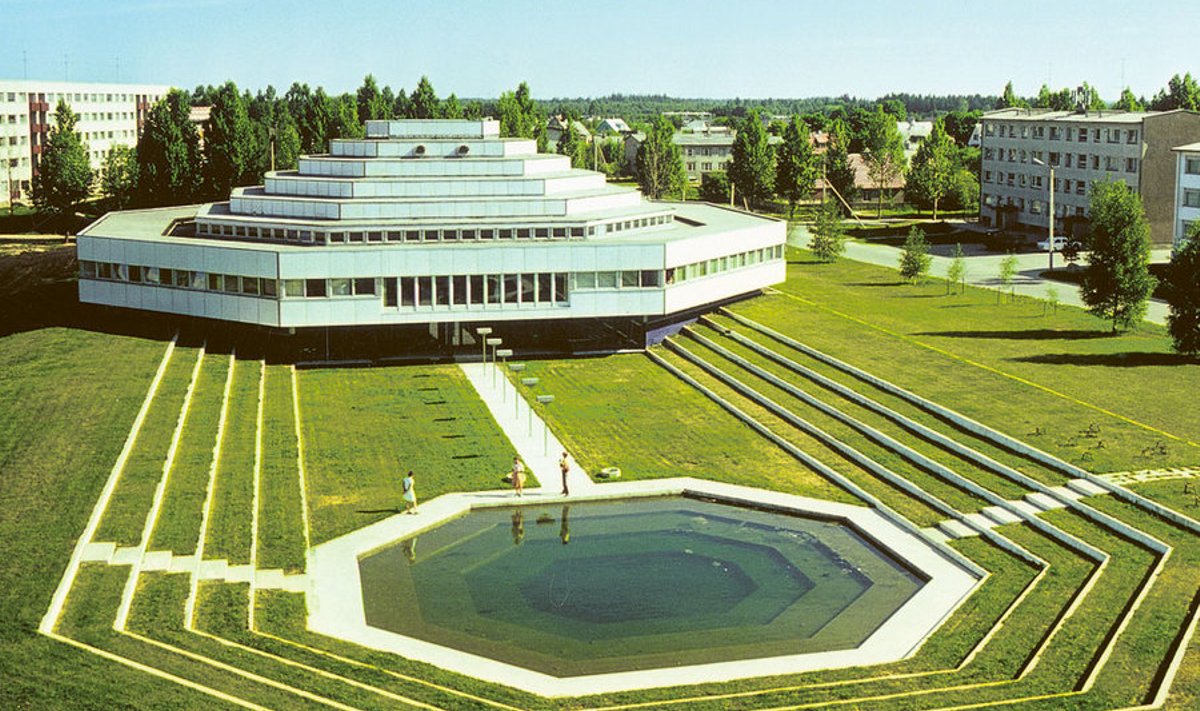 Rapla KEKi haldushoone. Arhitekt Toomas Rein.  Projekt 1971, valmis 1977.