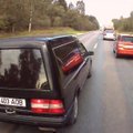 VIDEO: Surnuauto surmapõlgurist juht mängib maanteel eludega