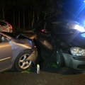 Päev liikluses: Tartus toimunud kahe auto kokkupõrkes sai viga neli inimest, Tallinnas sai varahommikul kaks inimest autolt löögi