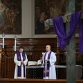 DELFI FOTOD: Suure reede missa Kaarli kirikus