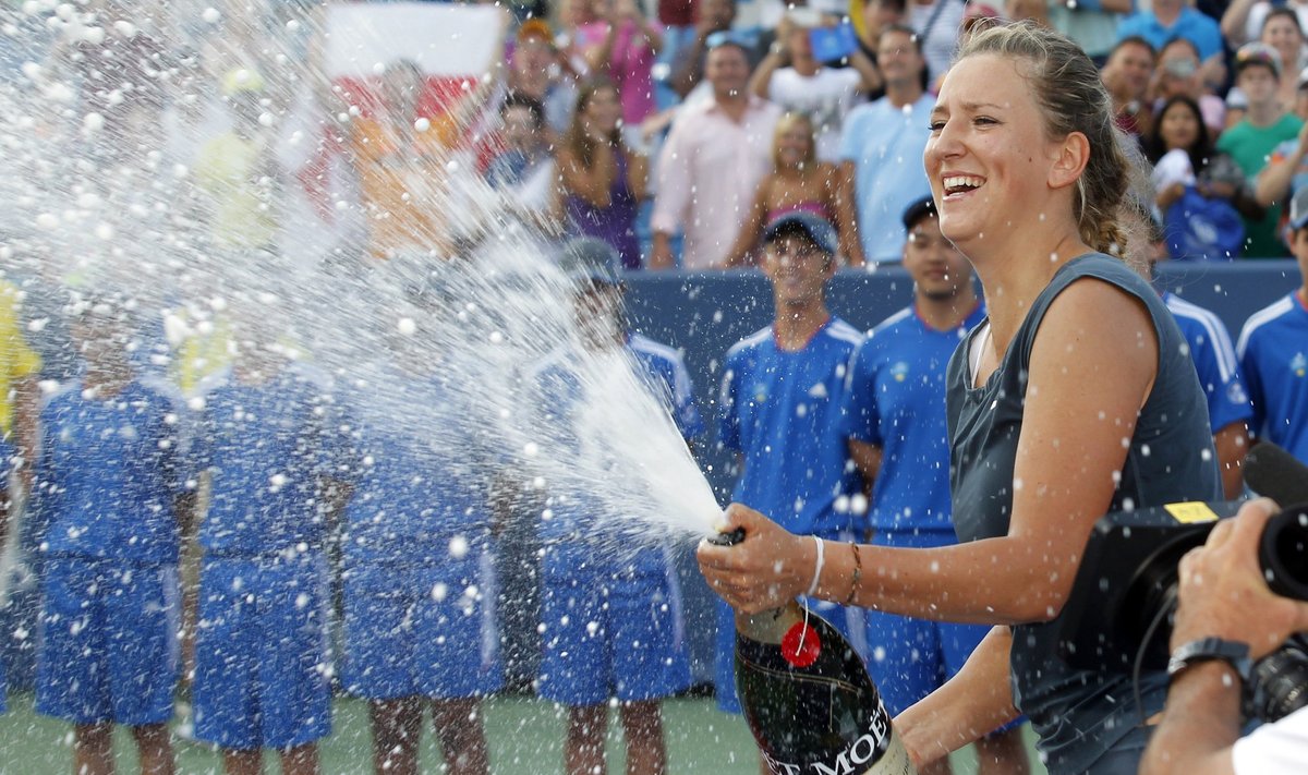 Azarenka of Belarus sprays the crowd with champagne after defeating Williams of the U.S. in three sets in the championship match at the Women's Cincinnati Open tennis tournament in Cincinnati, Ohio